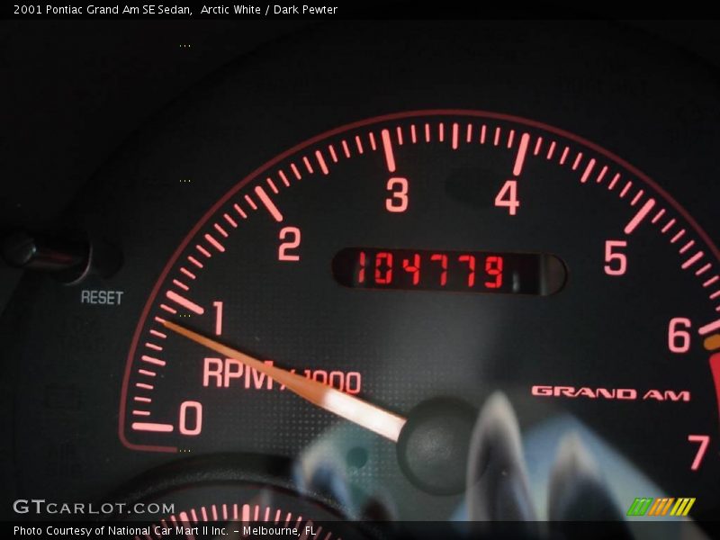 Arctic White / Dark Pewter 2001 Pontiac Grand Am SE Sedan