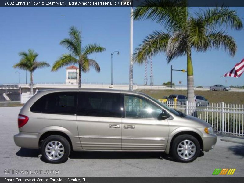 Light Almond Pearl Metallic / Taupe 2002 Chrysler Town & Country LXi