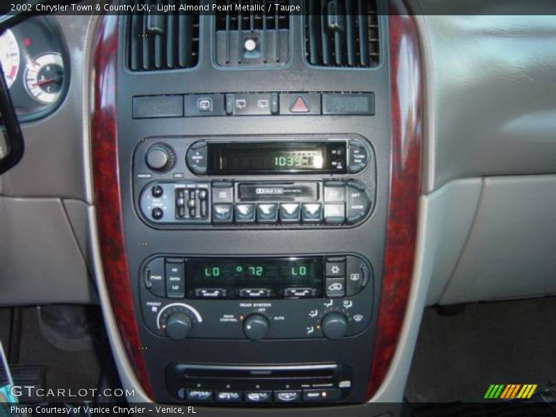 Light Almond Pearl Metallic / Taupe 2002 Chrysler Town & Country LXi