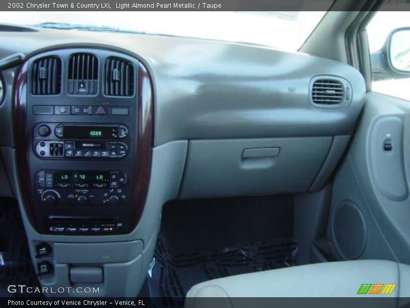 Light Almond Pearl Metallic / Taupe 2002 Chrysler Town & Country LXi