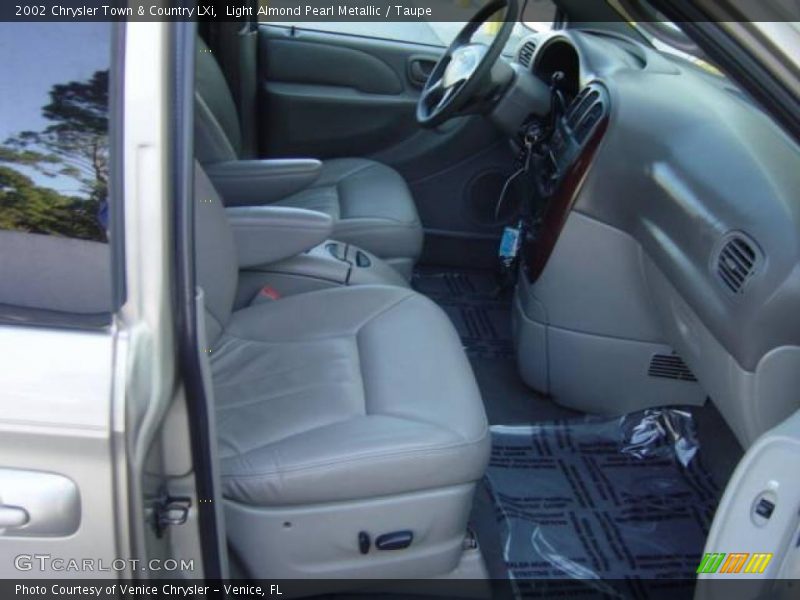 Light Almond Pearl Metallic / Taupe 2002 Chrysler Town & Country LXi