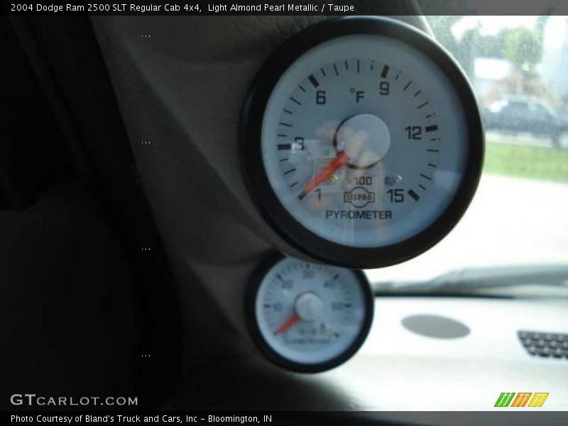 Light Almond Pearl Metallic / Taupe 2004 Dodge Ram 2500 SLT Regular Cab 4x4