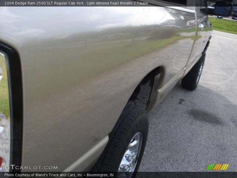 Light Almond Pearl Metallic / Taupe 2004 Dodge Ram 2500 SLT Regular Cab 4x4