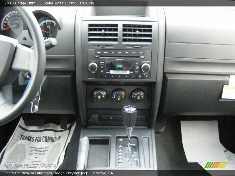 Stone White / Dark Slate Gray 2010 Dodge Nitro SE