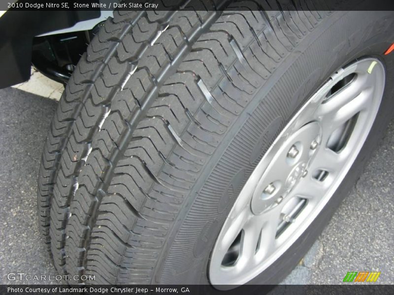 Stone White / Dark Slate Gray 2010 Dodge Nitro SE