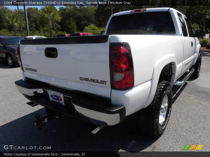 Summit White / Medium Gray 2004 Chevrolet Silverado 2500HD LS Extended Cab