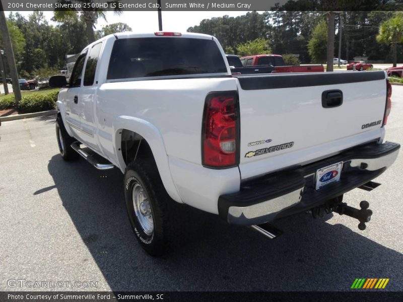 Summit White / Medium Gray 2004 Chevrolet Silverado 2500HD LS Extended Cab