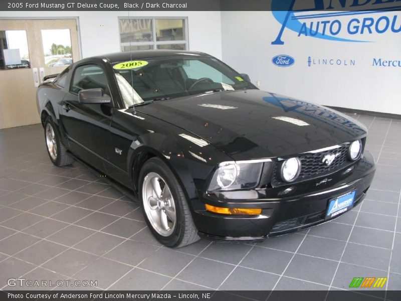 Black / Dark Charcoal 2005 Ford Mustang GT Deluxe Coupe