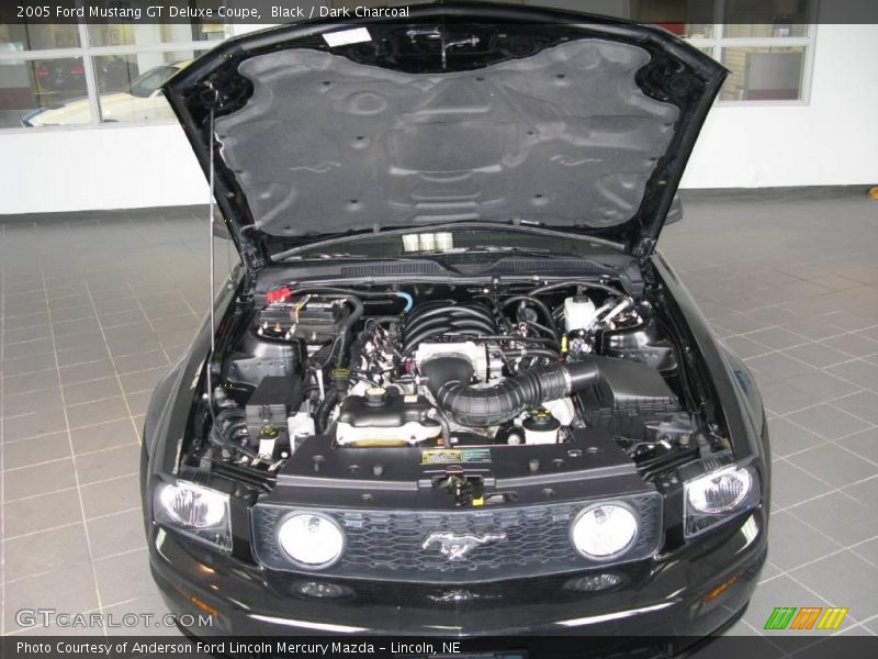 Black / Dark Charcoal 2005 Ford Mustang GT Deluxe Coupe
