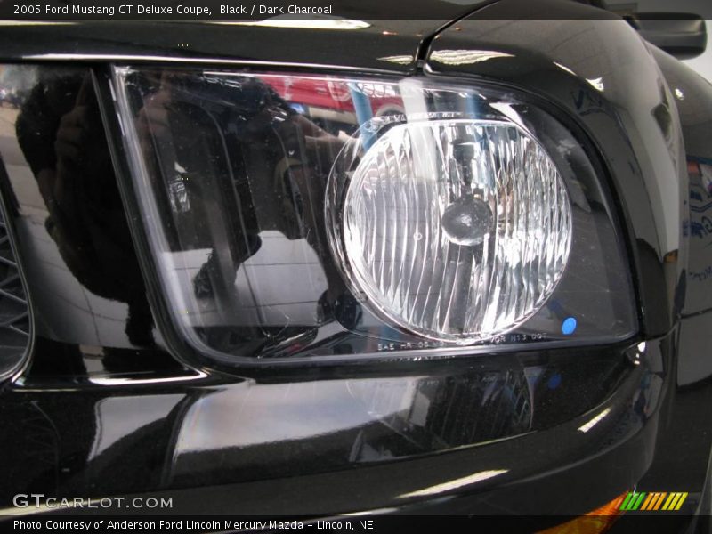 Black / Dark Charcoal 2005 Ford Mustang GT Deluxe Coupe