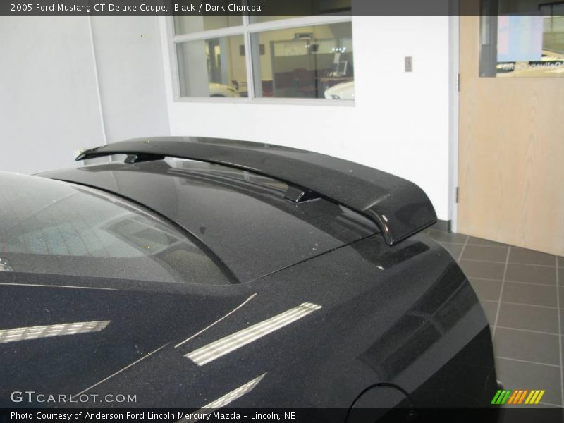 Black / Dark Charcoal 2005 Ford Mustang GT Deluxe Coupe