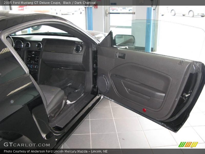 Black / Dark Charcoal 2005 Ford Mustang GT Deluxe Coupe