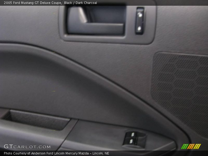 Black / Dark Charcoal 2005 Ford Mustang GT Deluxe Coupe