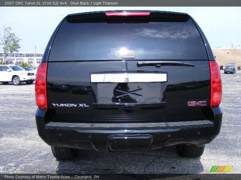 Onyx Black / Light Titanium 2007 GMC Yukon XL 1500 SLE 4x4