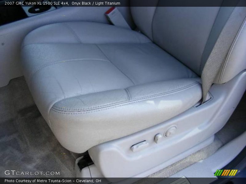 Onyx Black / Light Titanium 2007 GMC Yukon XL 1500 SLE 4x4