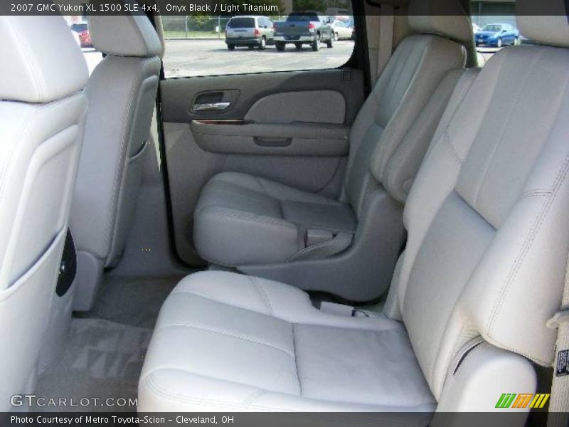 Onyx Black / Light Titanium 2007 GMC Yukon XL 1500 SLE 4x4