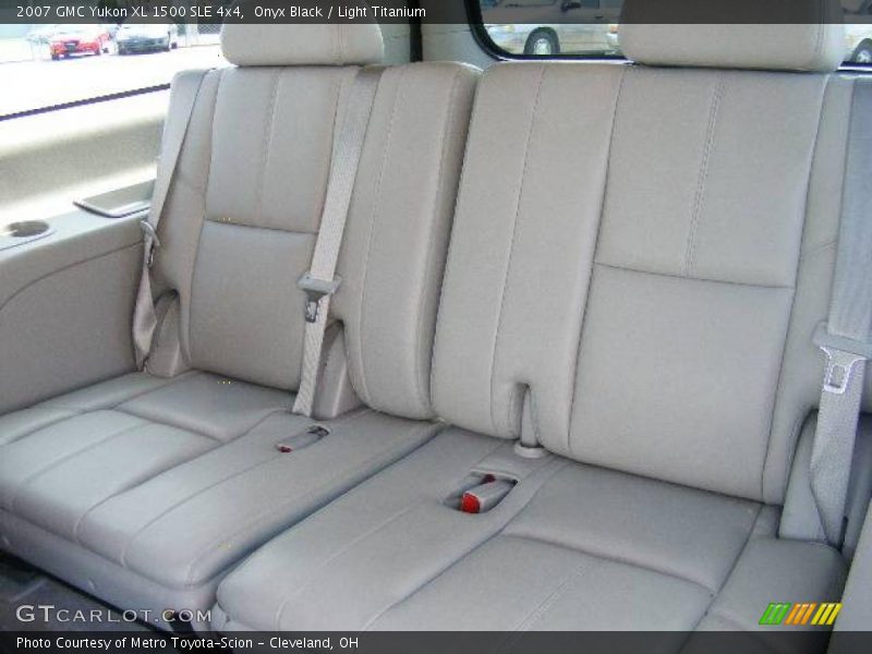 Onyx Black / Light Titanium 2007 GMC Yukon XL 1500 SLE 4x4