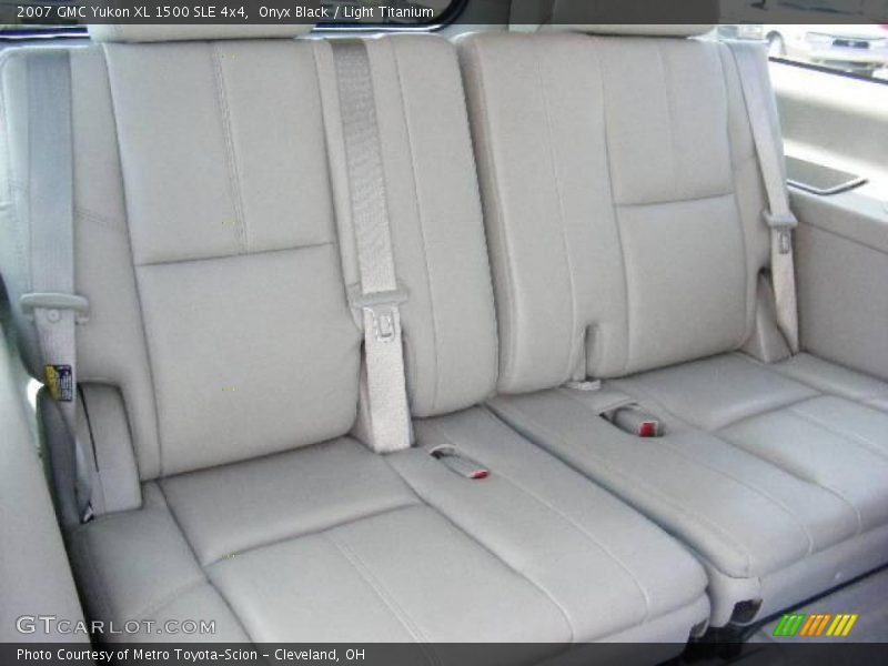 Onyx Black / Light Titanium 2007 GMC Yukon XL 1500 SLE 4x4