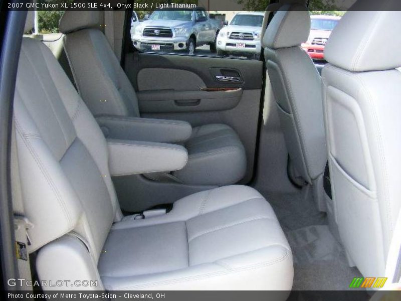 Onyx Black / Light Titanium 2007 GMC Yukon XL 1500 SLE 4x4