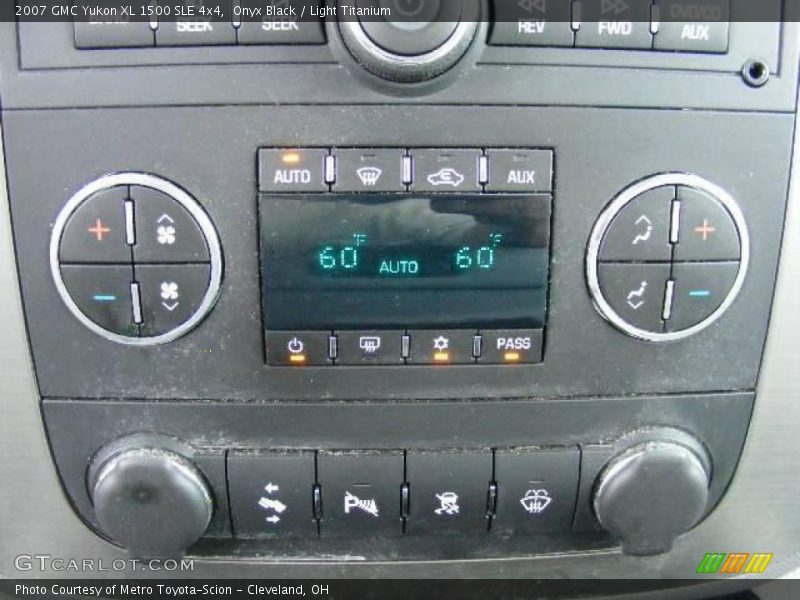 Onyx Black / Light Titanium 2007 GMC Yukon XL 1500 SLE 4x4