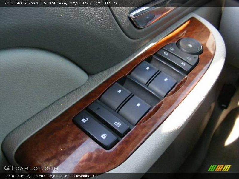 Onyx Black / Light Titanium 2007 GMC Yukon XL 1500 SLE 4x4