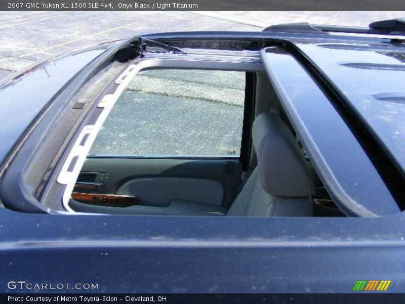 Onyx Black / Light Titanium 2007 GMC Yukon XL 1500 SLE 4x4