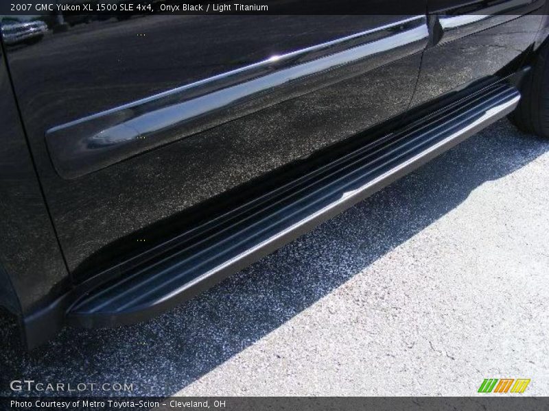 Onyx Black / Light Titanium 2007 GMC Yukon XL 1500 SLE 4x4