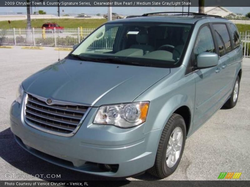 Clearwater Blue Pearl / Medium Slate Gray/Light Shale 2009 Chrysler Town & Country Signature Series