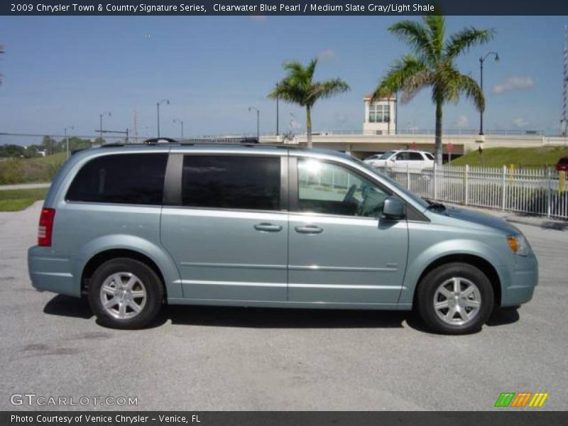 Clearwater Blue Pearl / Medium Slate Gray/Light Shale 2009 Chrysler Town & Country Signature Series