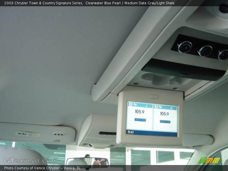 Clearwater Blue Pearl / Medium Slate Gray/Light Shale 2009 Chrysler Town & Country Signature Series