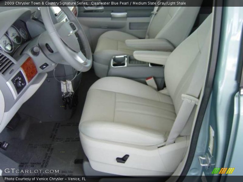 Clearwater Blue Pearl / Medium Slate Gray/Light Shale 2009 Chrysler Town & Country Signature Series
