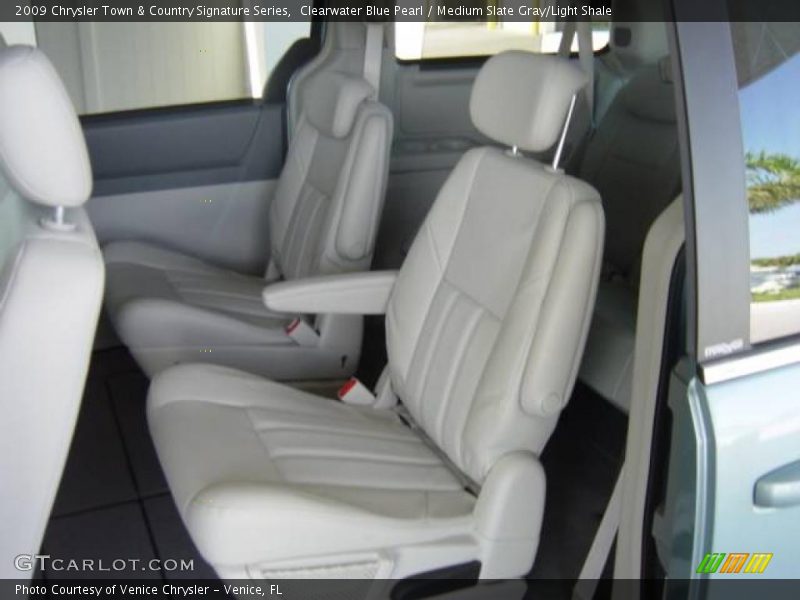 Clearwater Blue Pearl / Medium Slate Gray/Light Shale 2009 Chrysler Town & Country Signature Series