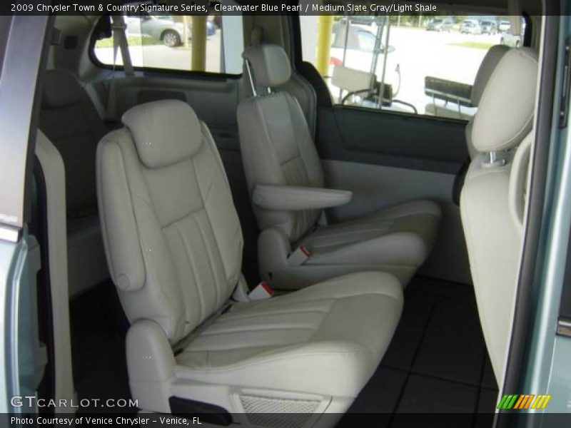 Clearwater Blue Pearl / Medium Slate Gray/Light Shale 2009 Chrysler Town & Country Signature Series