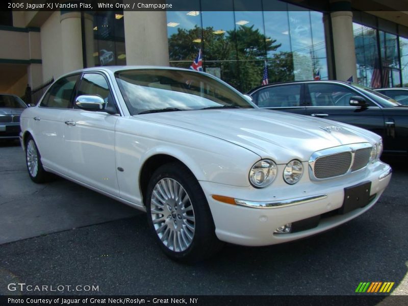 White Onyx / Champagne 2006 Jaguar XJ Vanden Plas