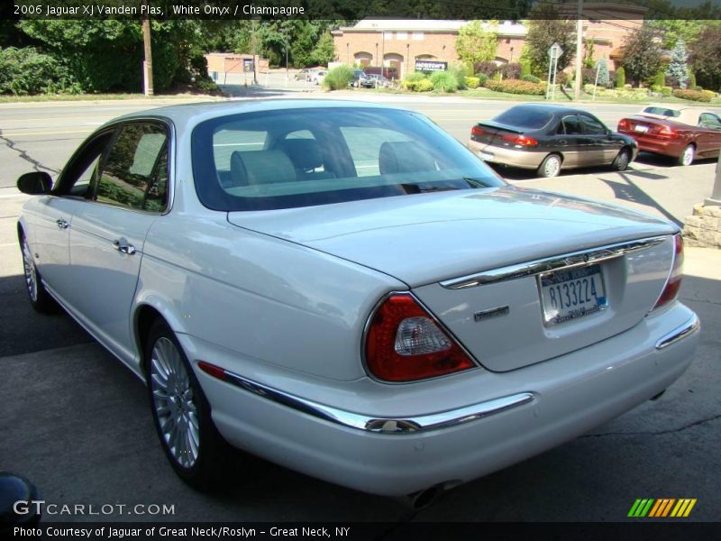 White Onyx / Champagne 2006 Jaguar XJ Vanden Plas