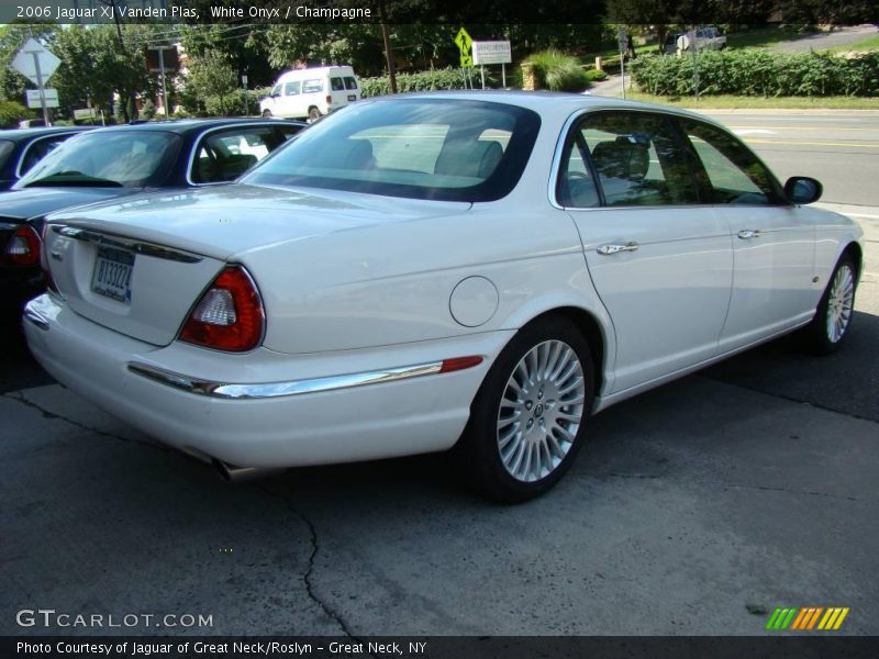 White Onyx / Champagne 2006 Jaguar XJ Vanden Plas