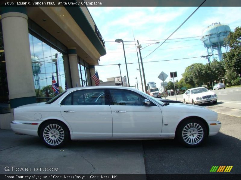 White Onyx / Champagne 2006 Jaguar XJ Vanden Plas