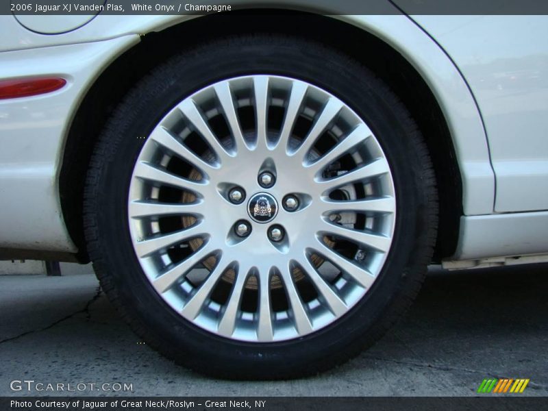 White Onyx / Champagne 2006 Jaguar XJ Vanden Plas