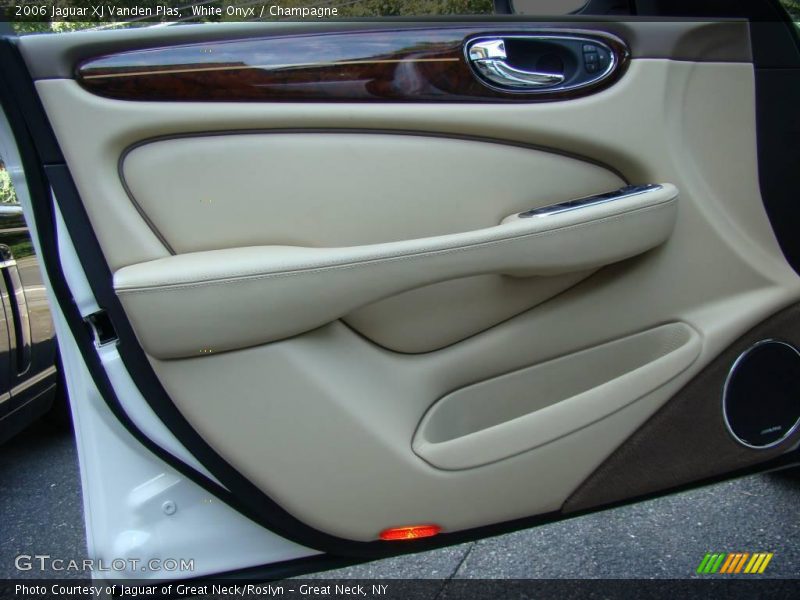 White Onyx / Champagne 2006 Jaguar XJ Vanden Plas