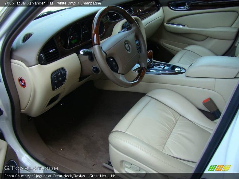 White Onyx / Champagne 2006 Jaguar XJ Vanden Plas