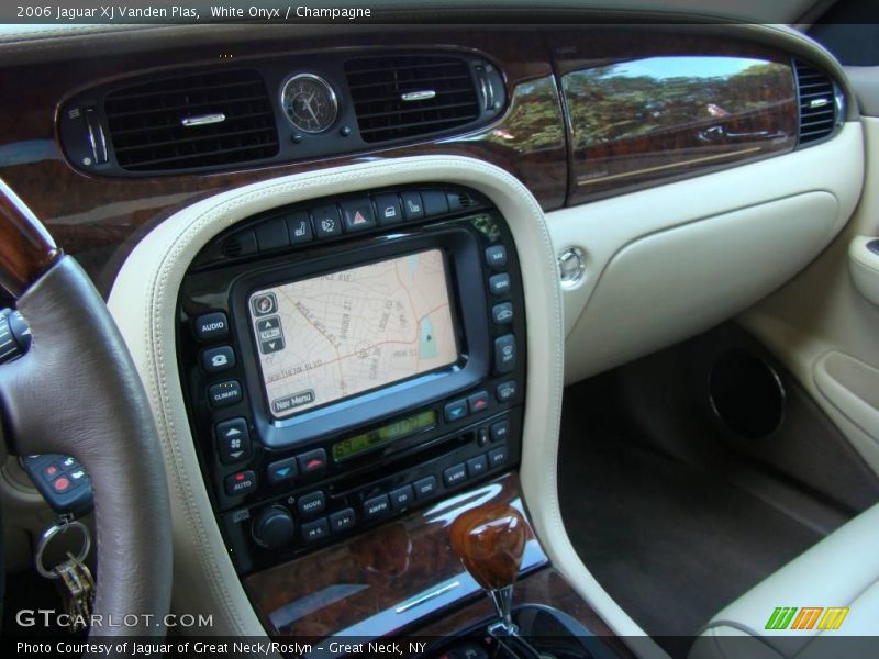White Onyx / Champagne 2006 Jaguar XJ Vanden Plas