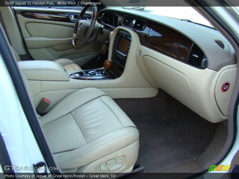 White Onyx / Champagne 2006 Jaguar XJ Vanden Plas