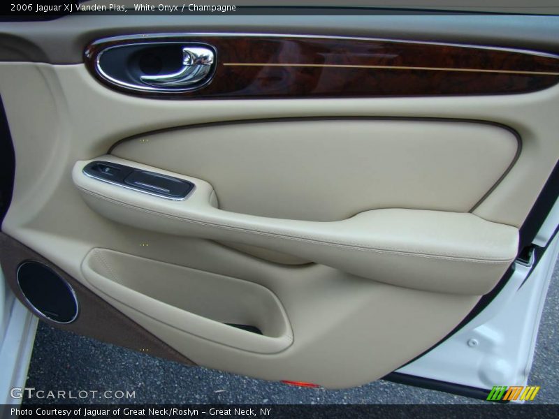 White Onyx / Champagne 2006 Jaguar XJ Vanden Plas