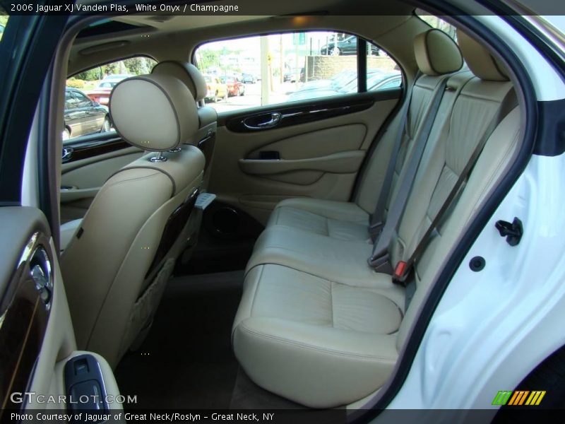 White Onyx / Champagne 2006 Jaguar XJ Vanden Plas