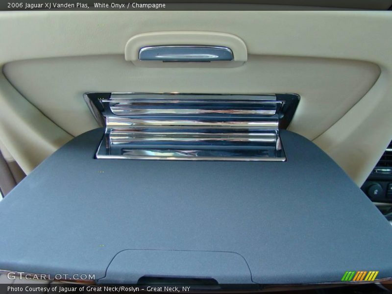 White Onyx / Champagne 2006 Jaguar XJ Vanden Plas
