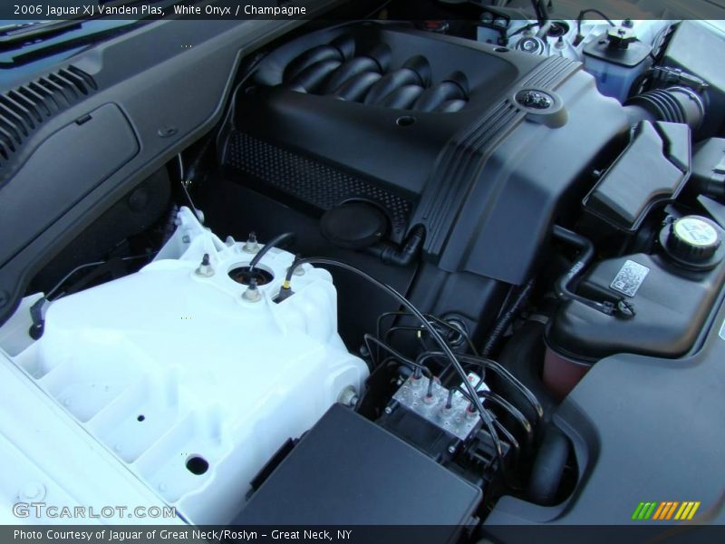 White Onyx / Champagne 2006 Jaguar XJ Vanden Plas