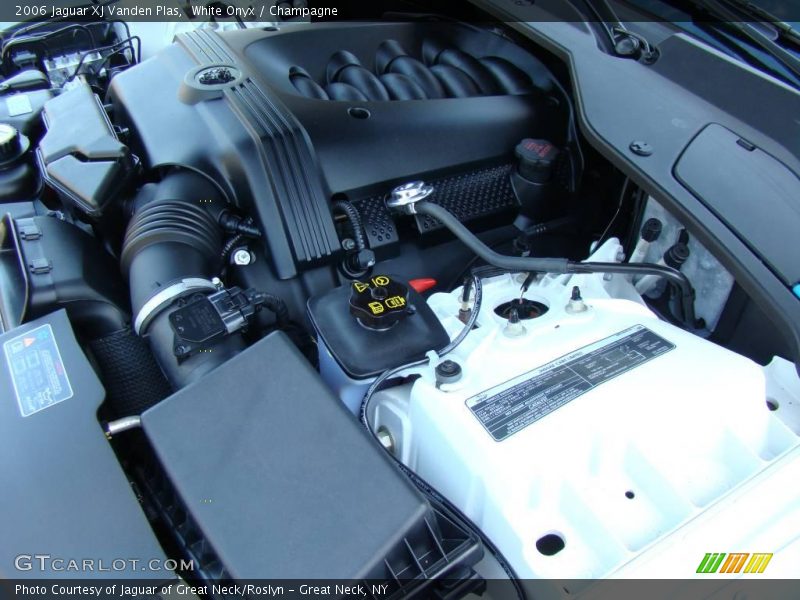 White Onyx / Champagne 2006 Jaguar XJ Vanden Plas