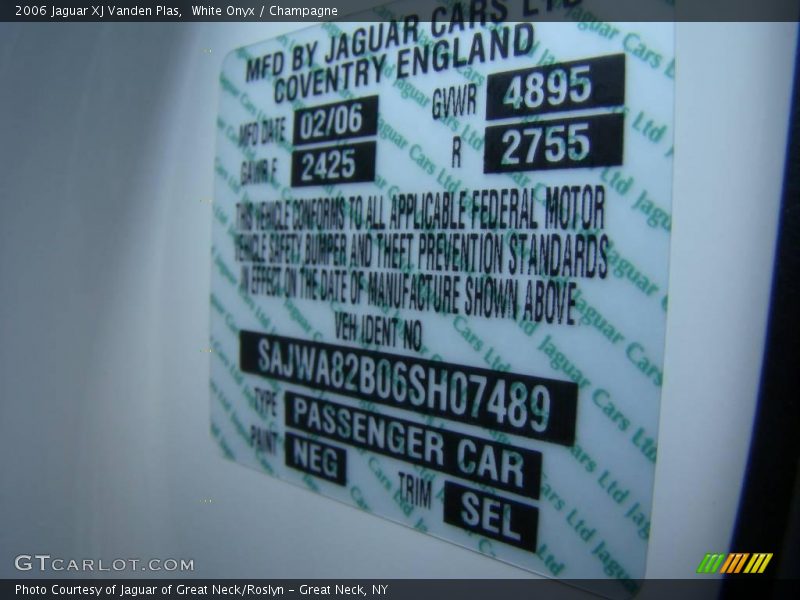 White Onyx / Champagne 2006 Jaguar XJ Vanden Plas