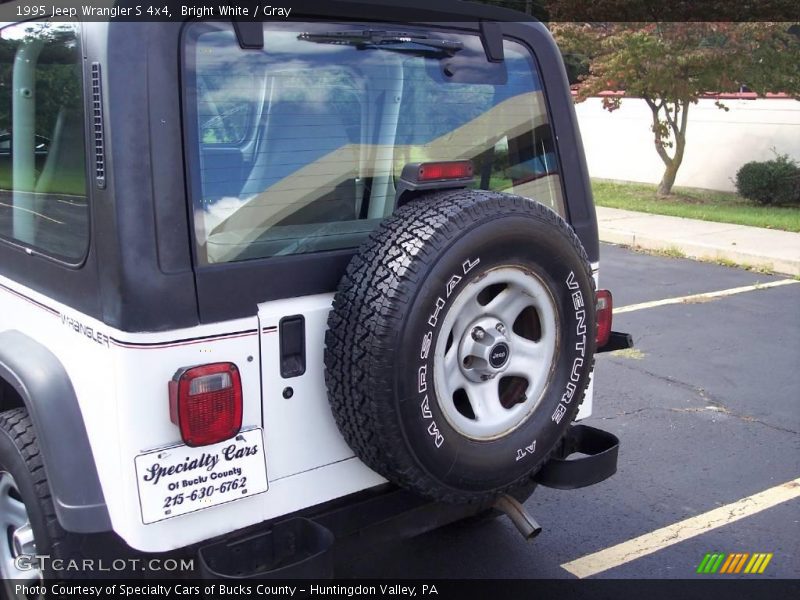 Bright White / Gray 1995 Jeep Wrangler S 4x4