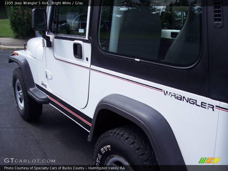 Bright White / Gray 1995 Jeep Wrangler S 4x4